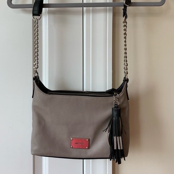 Beautiful Nine West Crossbody. Two toned - Picture 5 of 5